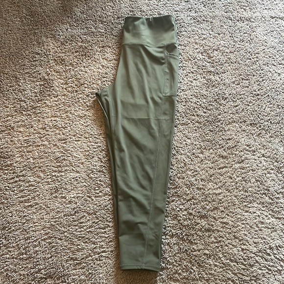 Adrienne Vittadini Olive Green Athletic Leggings - Picture 2 of 8